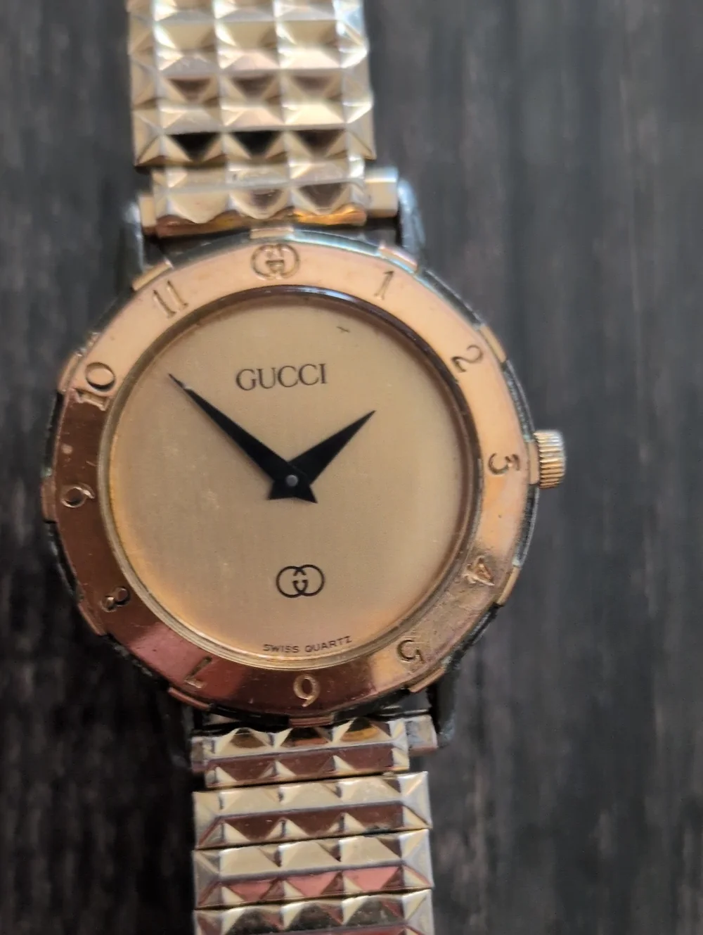 Vintage Gucci Swiss Quartz Watch - Picture 2 of 9